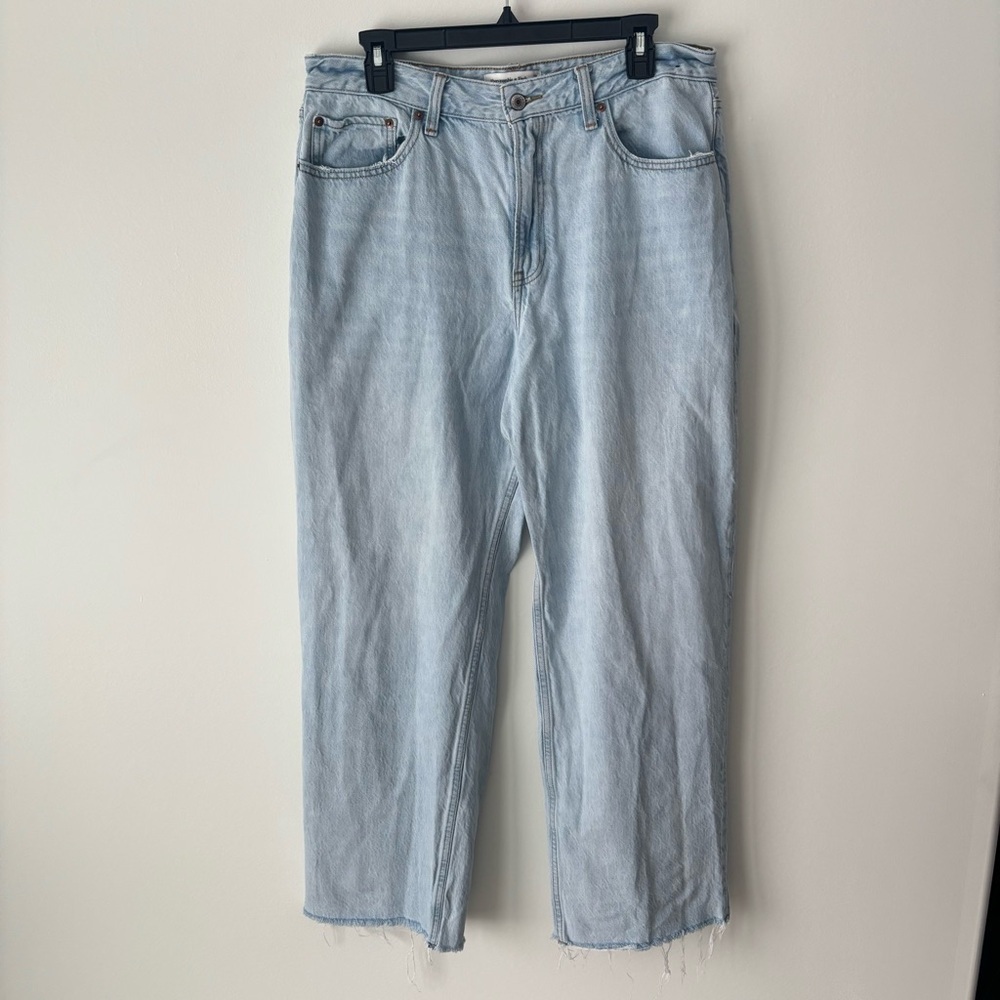 Abercrombie & Fitch The Loose High Rise Jeans Light Wash Raw Distressed Hem